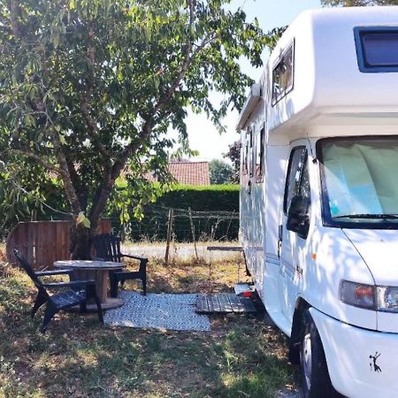 Charmant Camping-Car A La Campagne Labessiere-Candeil 외부 사진